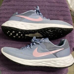 Nike Women’s Lightweight Running Shoes - grey with Pink Swoosh